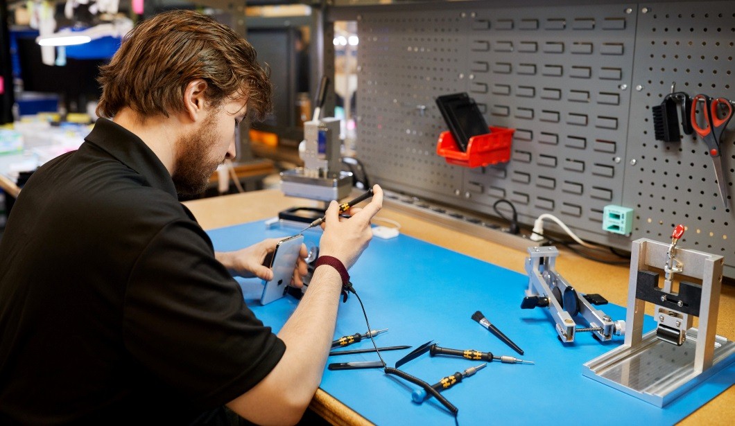 Problemet med at vælge mellem Apple Store og lokal IPhone -reparationsbutik